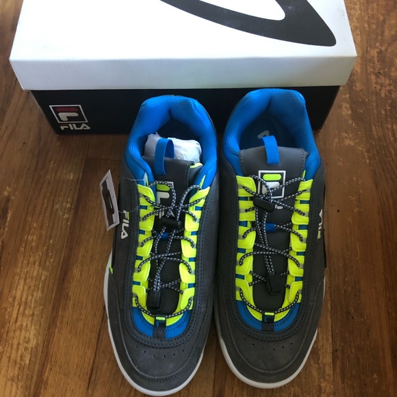 NWT FILA Disruptor Trail Sneaker - Picture 2 of 7